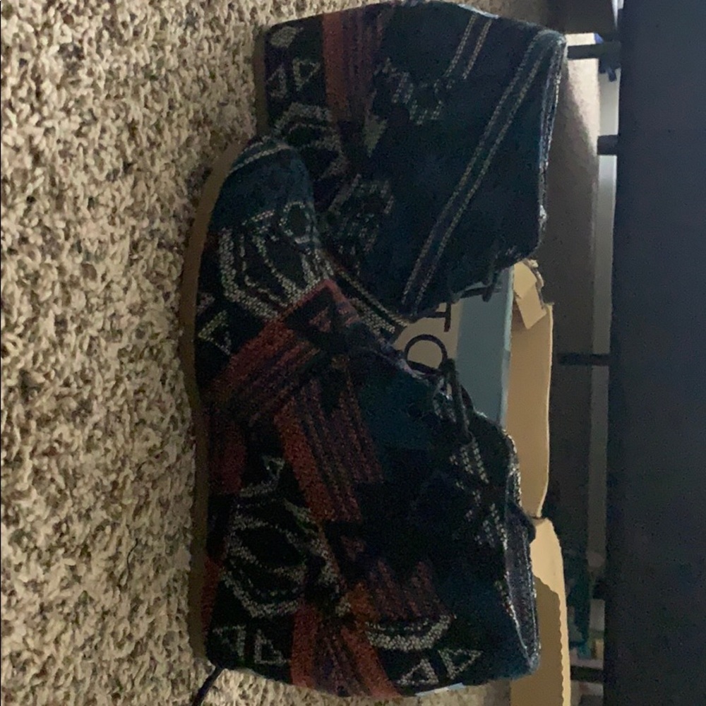 TOMS Desert Wedge in Black Jacquard 7W